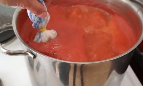 Кетчуп своими руками из помидоров на зиму. Домашний кетчуп из помидоров на зиму, пальчики оближешь!