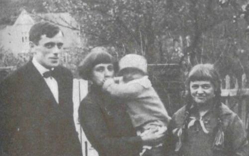 Маяковский на смерть Есенина. Стихотворение Маяковского на смерть Сергея Есенина 02 Маяковский на смерть Есенина. Стихотворение Маяковского на смерть Сергея Есенина 02