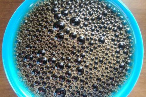 Кластерные отверстия, что это такое. Почему подобные фото вызывают отвращение у многих людей?