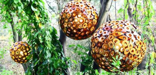 Оригинальные поделки своими руками из подручных материалов. Поделки из подручных материалов своими руками — выбор инструментов и материалов. Пошаговое описание, как изготовить игрушки и украшения (105 фото и видео)