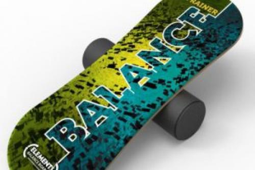 Что подарить спортивной девушке на 8 марта. Подарок на 8 марта девушке 01