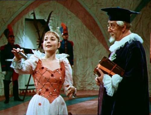 У вас товарищ большаков не так уж много маршаков. Не сказочная история сказки Двенадцать месяцев