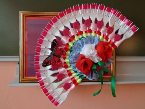 Оригинальные поделки своими руками из подручных материалов. Поделки из подручных материалов своими руками — выбор инструментов и материалов. Пошаговое описание, как изготовить игрушки и украшения (105 фото и видео)