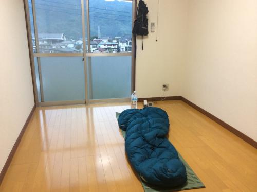 Японский минимализм в жизни. Выбросьте мебель и спите на полу: японский хардкорный минимализм