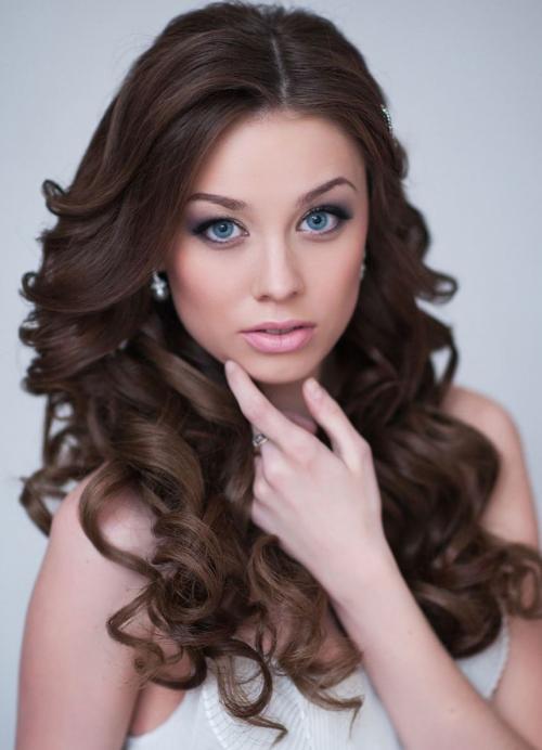 Укладка длинных волос дома. Укладка длинных волос в домашних условиях: необходимые инструменты