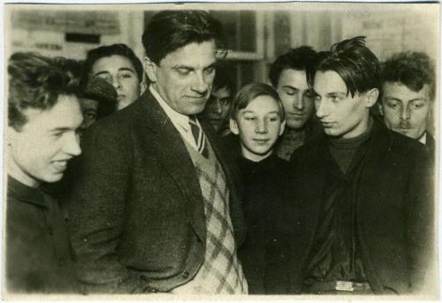 На смерть Есенина маяковский стих. Сергею Есенину 02 На смерть Есенина маяковский стих. Сергею Есенину 02