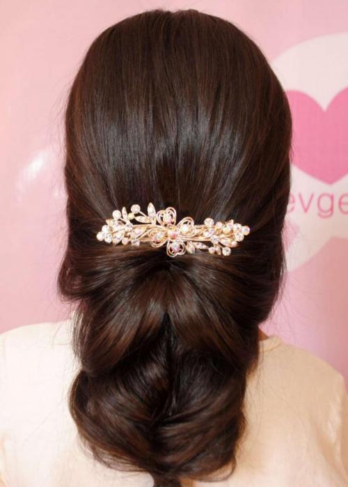 Укладка длинных волос дома. Укладка длинных волос в домашних условиях: необходимые инструменты