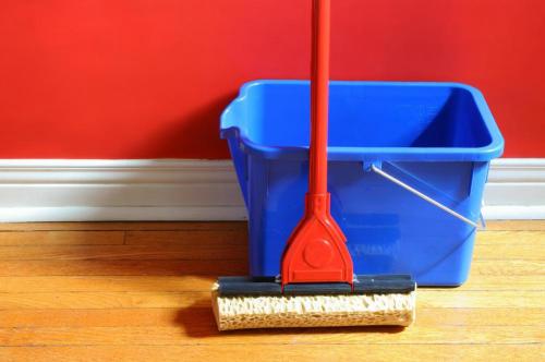 Можно ли на ночь мыть полы. Почему приметами не рекомендуется мыть полы вечером в доме? 01