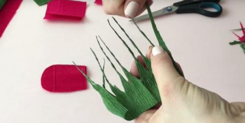 Как сделать букет из конфет в корзине. Как делать букет