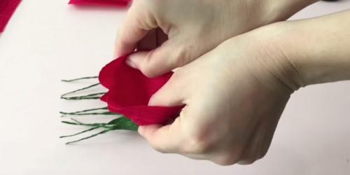 Как сделать букет из конфет в корзине. Как делать букет