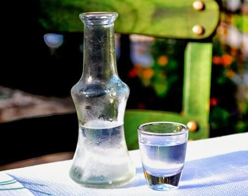 Срок годности бутылки водки. Срок годности и правила хранения водки