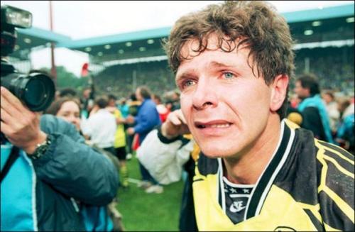 Кто притворяется в футболе. Симулянты! Кто из футболистов любит симулировать