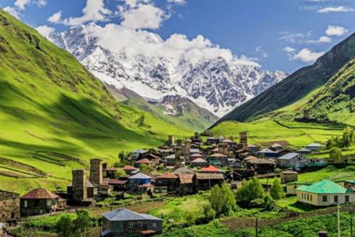 Основные географические объекты большого кавказа. Интересные факты о Кавказских горах, расположение, климат, флора и фауна, города и страны