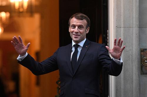 Отказаться от поцелуев и рукопожатий. Роспотребнадзор опубликовал рекомендации, как можно защититься от заражения коронавирусом. 03 Отказаться от поцелуев и рукопожатий. Роспотребнадзор опубликовал рекомендации, как можно защититься от заражения коронавирусом. 03