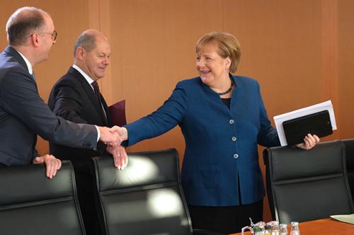 Отказаться от поцелуев и рукопожатий. Роспотребнадзор опубликовал рекомендации, как можно защититься от заражения коронавирусом. 06 Отказаться от поцелуев и рукопожатий. Роспотребнадзор опубликовал рекомендации, как можно защититься от заражения коронавирусом. 06