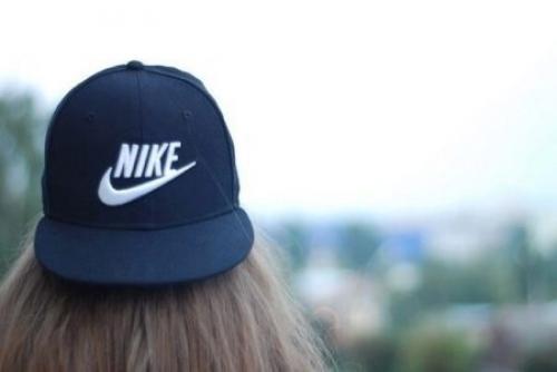 Девушка с кепкой. Как носить 01