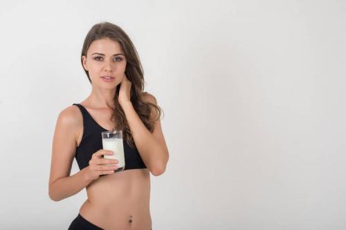 Какие мифы о молоке связаны с его влиянием на кожу. Вызывает ли молоко прыщи*?