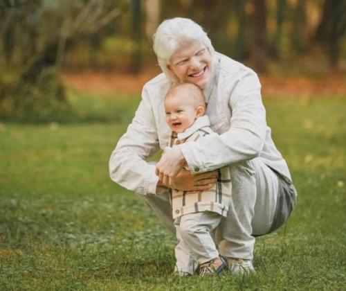 Бера иванишвили инстаграм. На кого похож годовалый сын единственного в мире музыканта-альбиноса, сына грузинского миллиардера