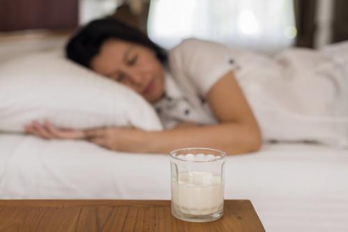 Мифы о молоке и молочных продуктах. Ми.  Молоко особенно полезно пить перед сном