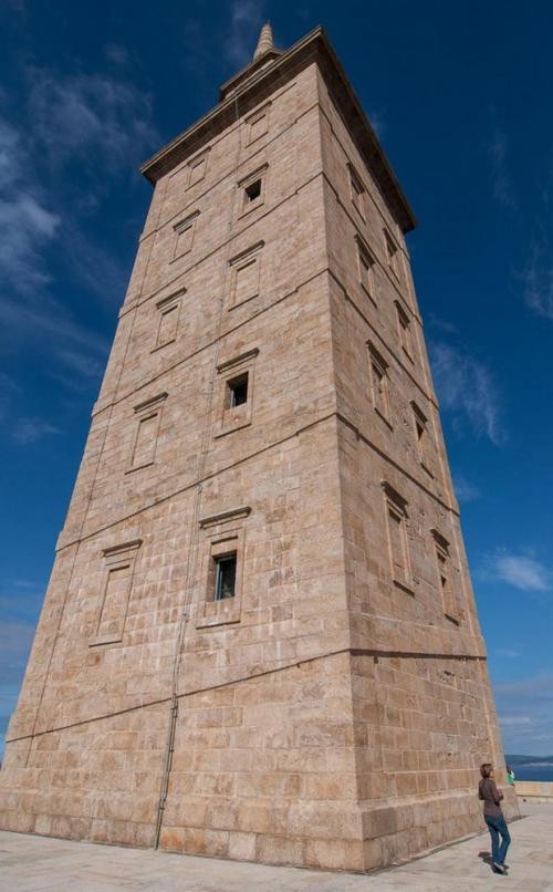 Самые старые маяки мира. Старейший маяк мира находится в Испании… (10 фото)