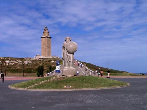 Самые старые маяки мира. Старейший маяк мира находится в Испании… (10 фото)