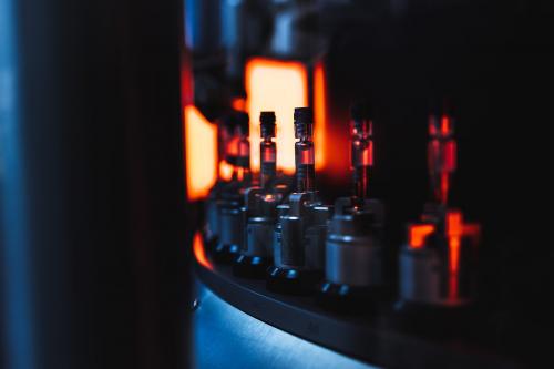 Какие организации участвуют в разработке вакцины. Импортное или отечественное?