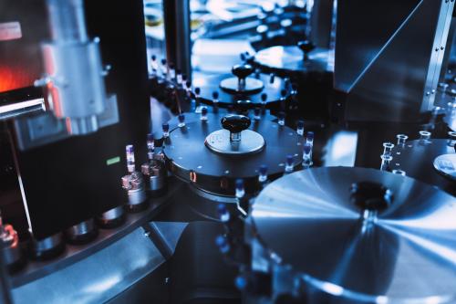 Какие организации участвуют в разработке вакцины. Импортное или отечественное?