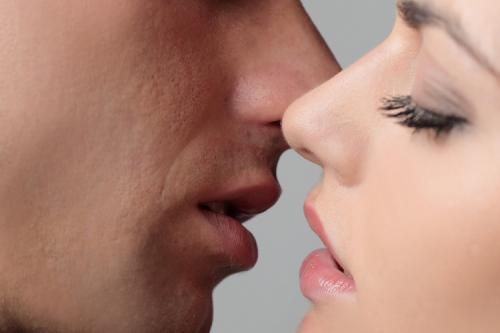 15 ЗАПОВЕДЕЙ куда и как поцеловать парня: как сделать это правильно 01