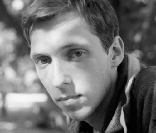 Как Аркадий Высоцкий смог сохранить память о своем отце и его творчестве. Семейная история