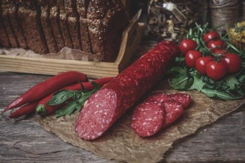 Секреты правильного резания колбасы: почему под углом 06