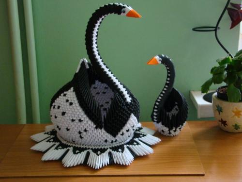 Какие варианты украшений можно использовать для лебедя из бумаги. Как сделать лебедя из бумаги в технике модульного оригами: простые схемы и чертежи с подробным описанием, как сложить лебедя