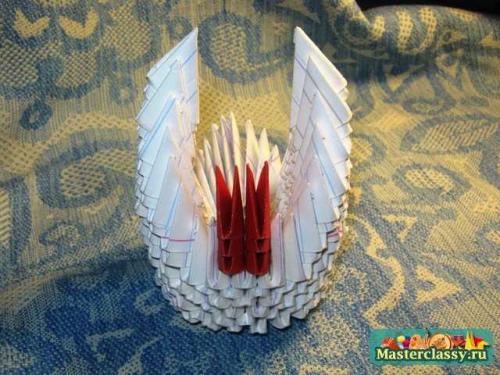 Создание гигантского лебедя с помощью модульного оригами 08