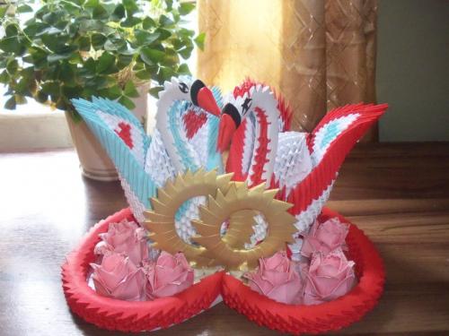 Какие варианты украшений можно использовать для лебедя из бумаги. Как сделать лебедя из бумаги в технике модульного оригами: простые схемы и чертежи с подробным описанием, как сложить лебедя