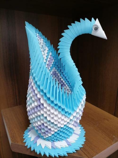 Удивительные лебеди из модулей: искусство модульного оригами 31
