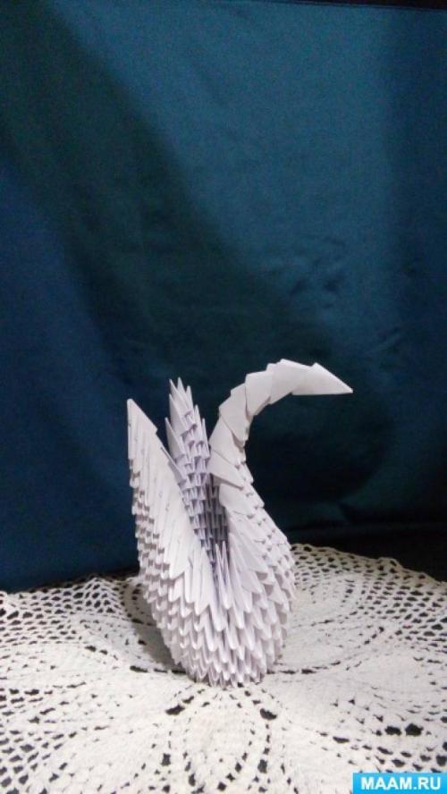 Какие особенности модульного оригами большой лебеди отличают ее от обычного оригами. Модульное оригами «Лебедь»