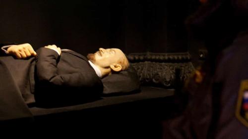 Почему не хоронят Ленина. Какая судьба уготована телу Ленина? Будет ли он захоронен в ближайшие годы?