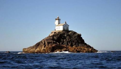 Какие легенды о маяках связаны с призраками. Проклятый маяк, смотрители которого друг за другом сходили с ума