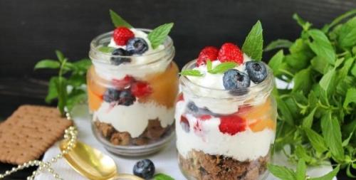 Десерт в стакане название. Как приготовить необычный десерт в простом стакане