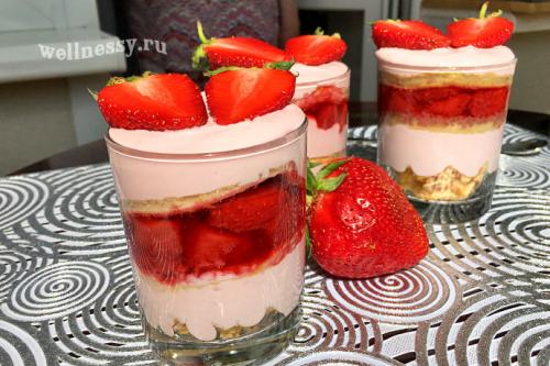 Пп десерт в стакане. Трайфл из клубники и творога (десерт в стакане)