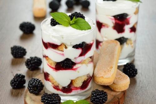 Десерт в стакане название. Как приготовить необычный десерт в простом стакане