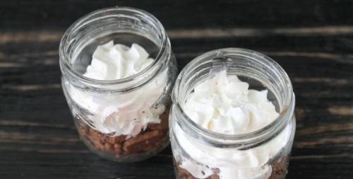 Десерт в стакане название. Как приготовить необычный десерт в простом стакане