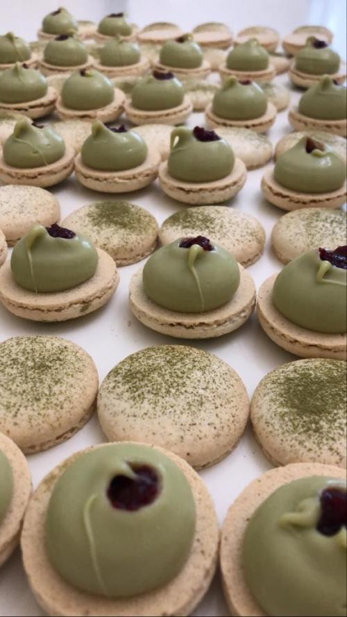 Десерты на продажу. Первые макароны и первые заказы