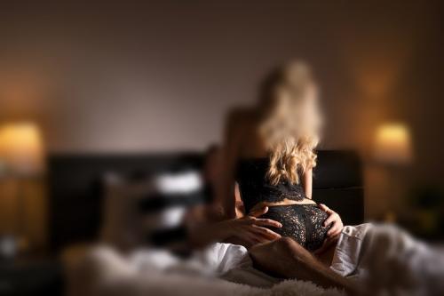 Как можно разнообразить отношения с мужем, используя разные позы для постели. Топ-54 варианта внесения разнообразия в интимную жизнь с партнером