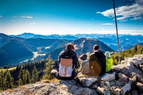 Как отмечают день рождения. 27 способов необычно справить день рождения семьей