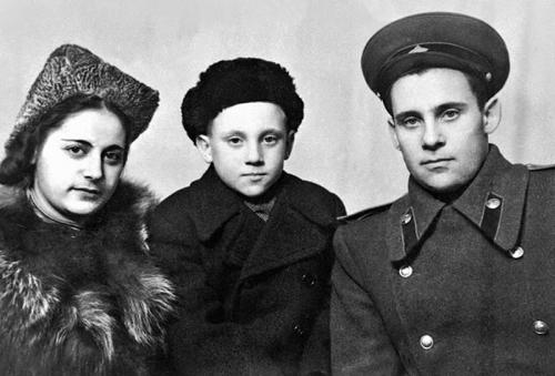 Как влияла на судьбу семьи Высоцких тайна происхождения отца Владимира. Семен Высоцкий