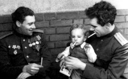 Возможно ли что отец Высоцкого скрывал свою национальность из-за страха или преследований. Папа Владимира Высоцкого: Кем был и почему скрывал свою национальность