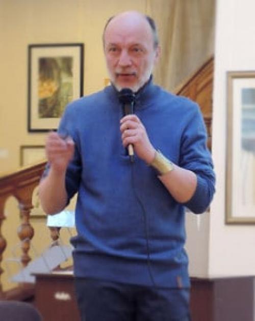 Какие критерии позволяют оценить работу современного художника, как талантливую и оригинальную. Что считать профессиональной живописью? Дискуссия участников круглого стола на выставке “Мастера Акварели”