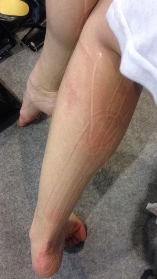 Существует ли какая-то специальная техника ношения больших жопов в латексе. Косплеер в латексе. Ответы на частые вопросы