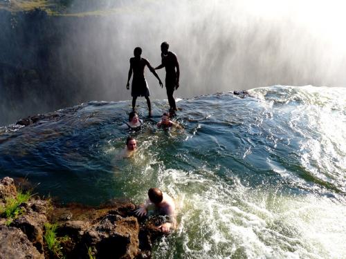 Необычные впечатления: 5 занятий на водопаде Виктория 12