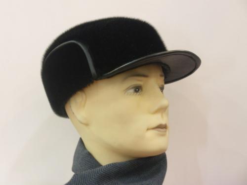 Какие бренды производят самые стильные кепки для девушек. Модные фасоны кепок 2024 года, женские и мужские модели